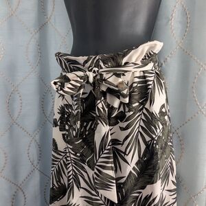 108. Jules & Leopold Leaf Print Wide Leg Pants w/ Elastic In The Back - Medium